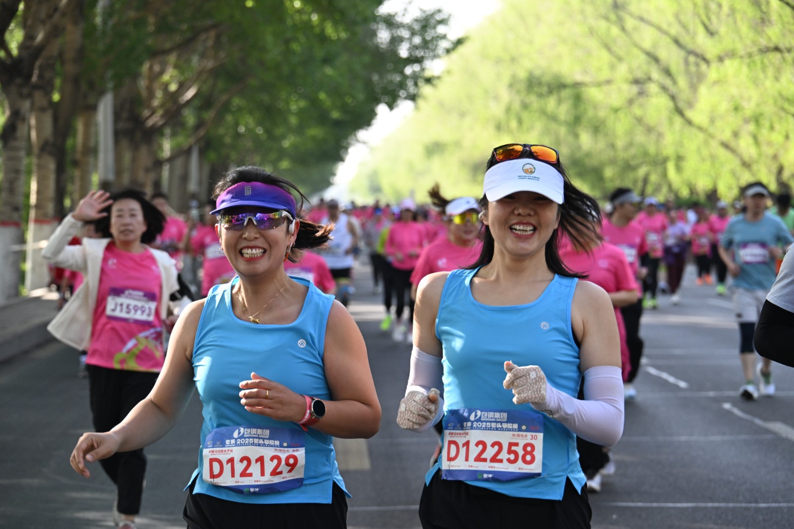 女选手拼尽全力