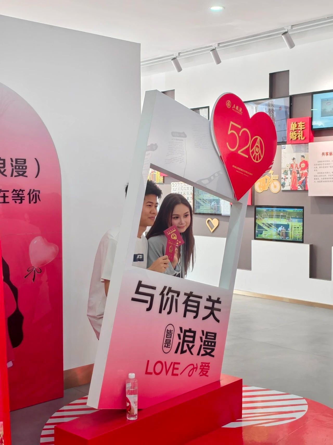 昆区民政局婚姻登记现场仪式感满满(4582072)-20250520170326