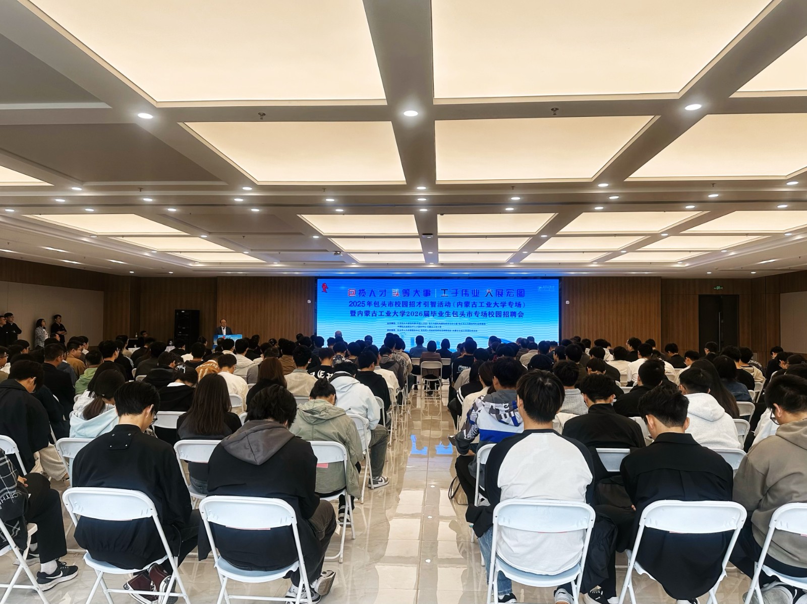 头条1(5597939)-20250928174923