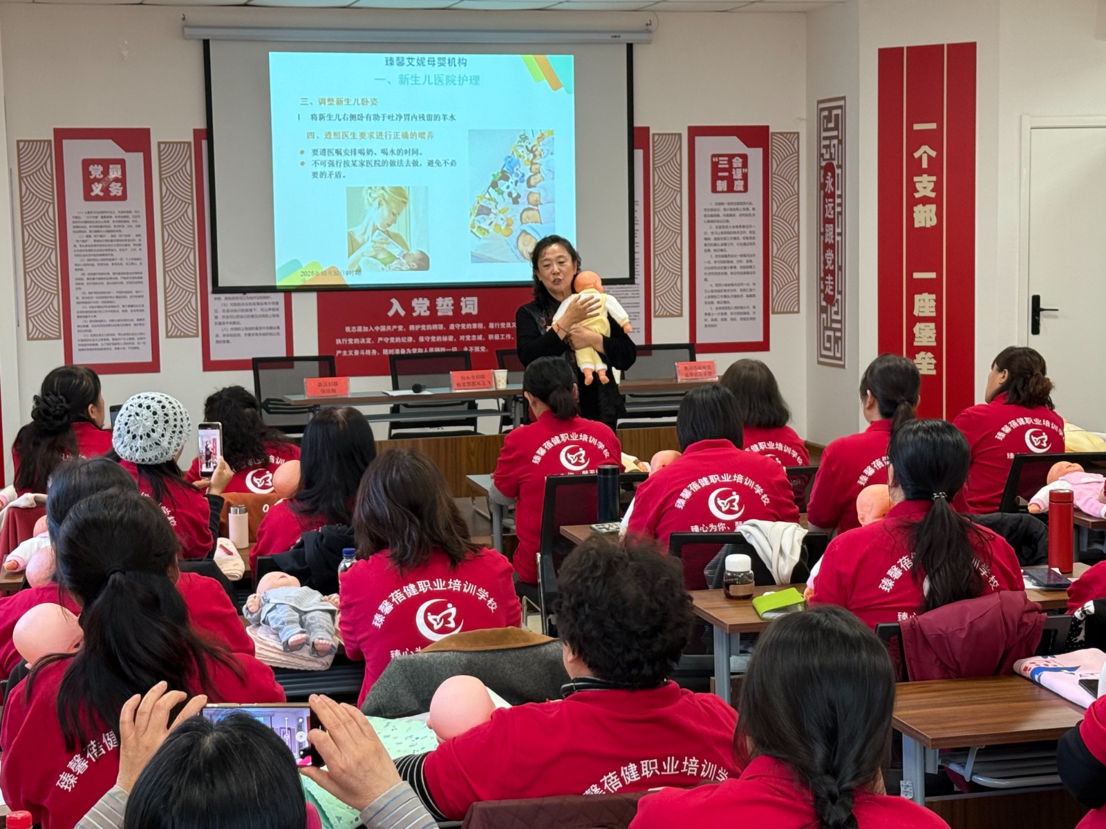 (配图)“北疆亮姐”进社区