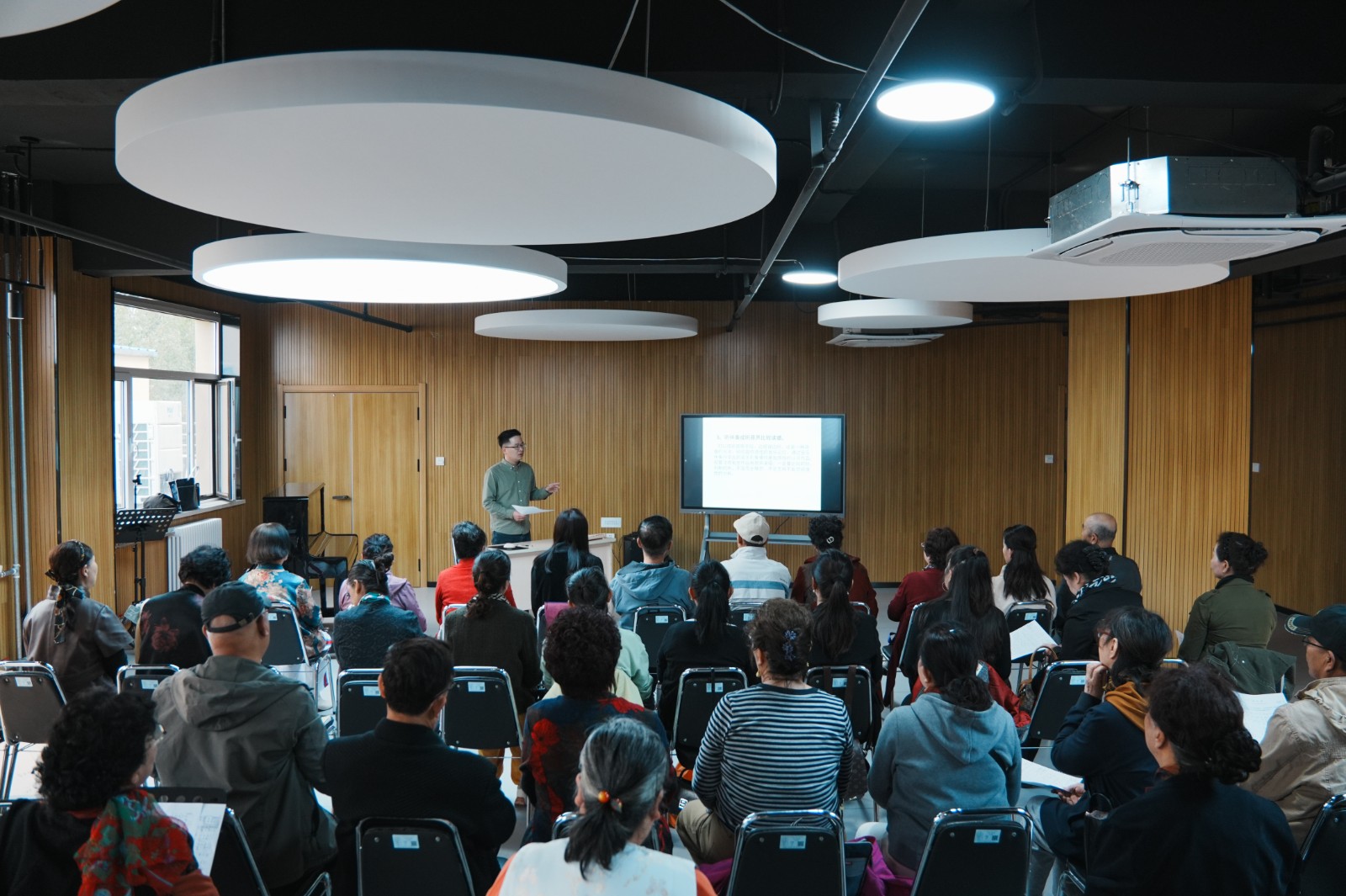 文化“充电站”点亮诗意生活(5841480)-20251110164507