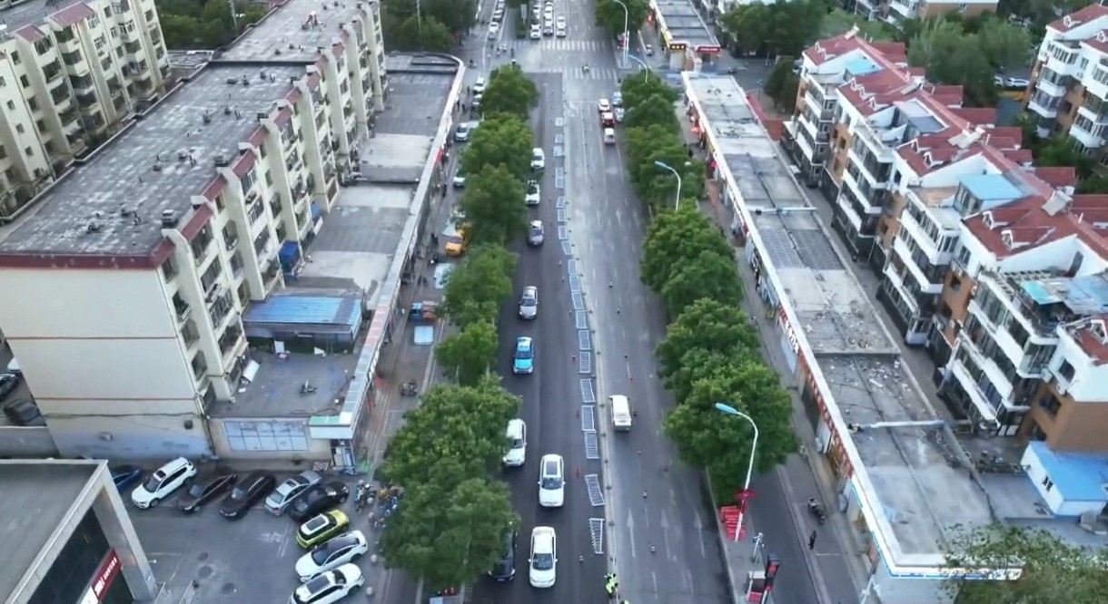 （配图）固废修路