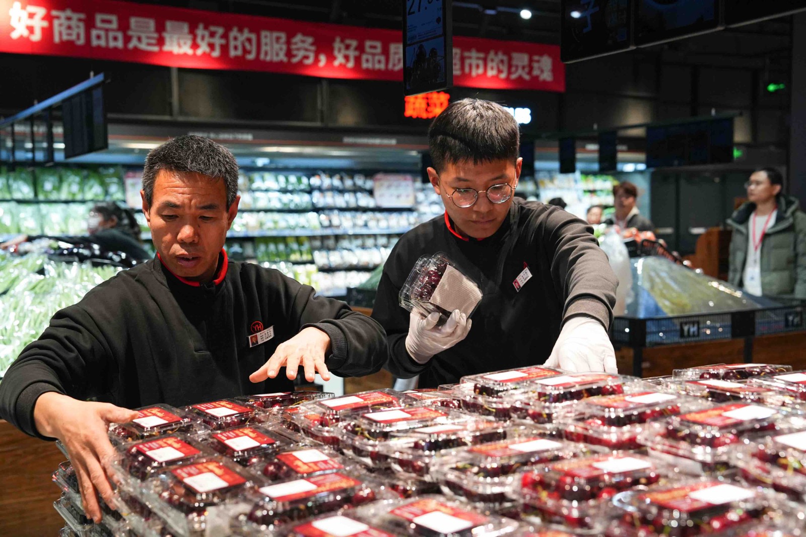 (深读)“网红超市”的下一步,会是文旅体(6061806)-20251215095914