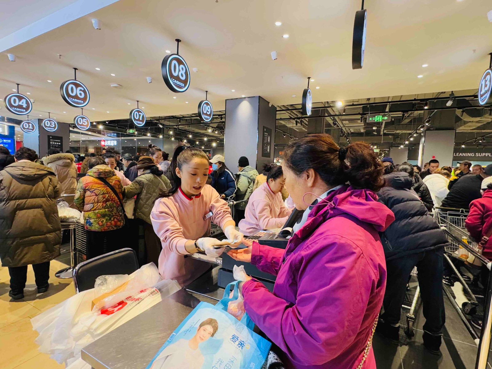 (深读)“网红超市”的下一步,会是文旅体(6061814)-20251215095848