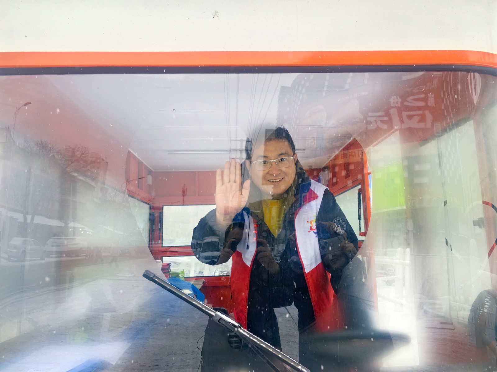 街头的“家”(6117855)-20251222103114