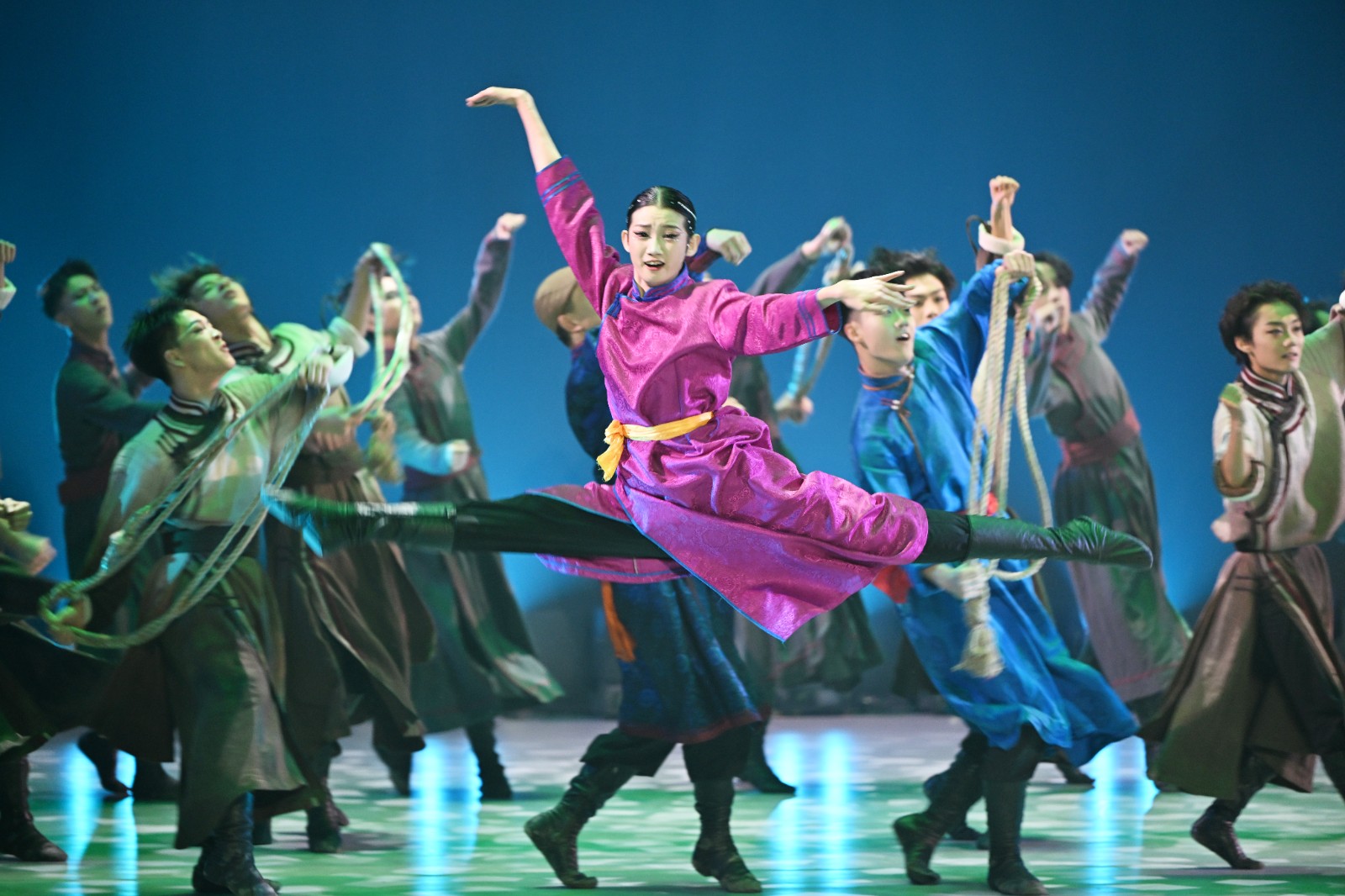 演员们功底扎实，引来阵阵掌声。记者