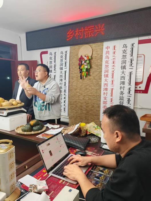 图片说明:直播带货现场