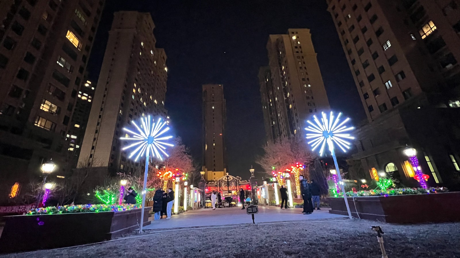 “家门口的灯饰”亮起来(6479877)-20260217225820