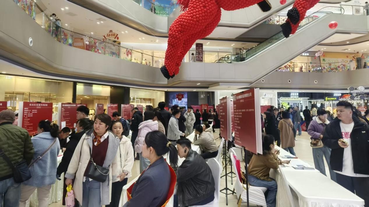 _(倒头有图)“就业集市”打通就业微循环(6702587)-20260326083937