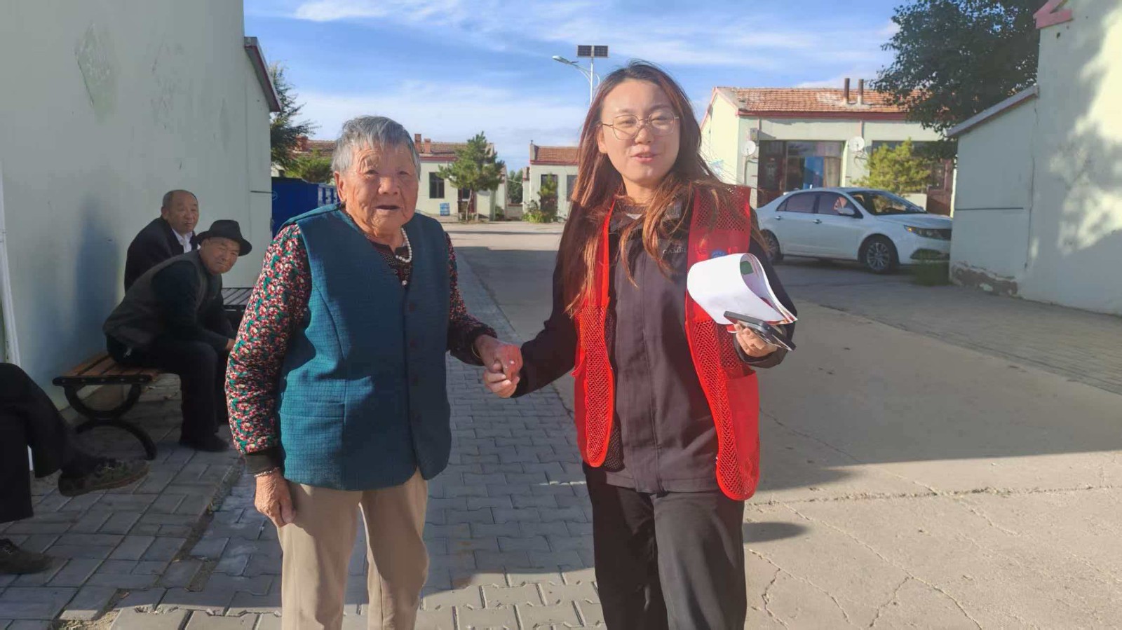 （深读）坐个板凳“拉话话”