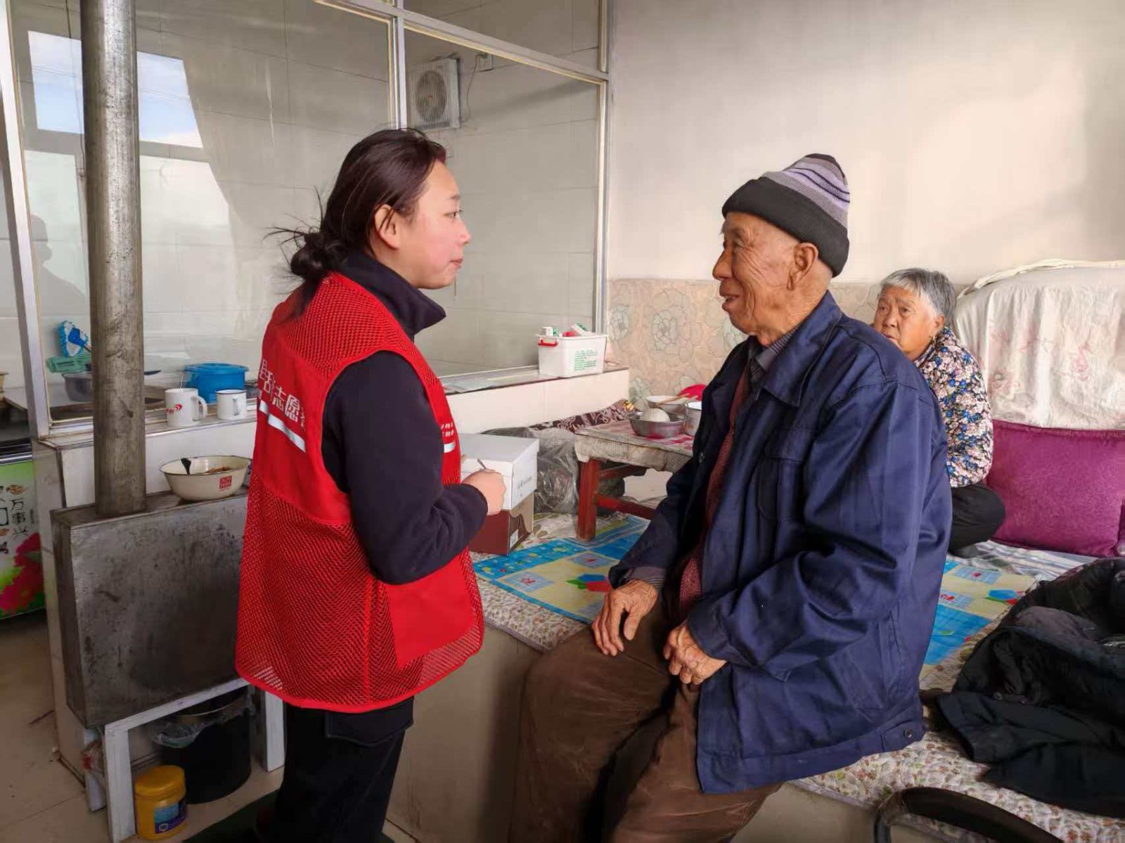 （深读）坐个板凳“拉话话”