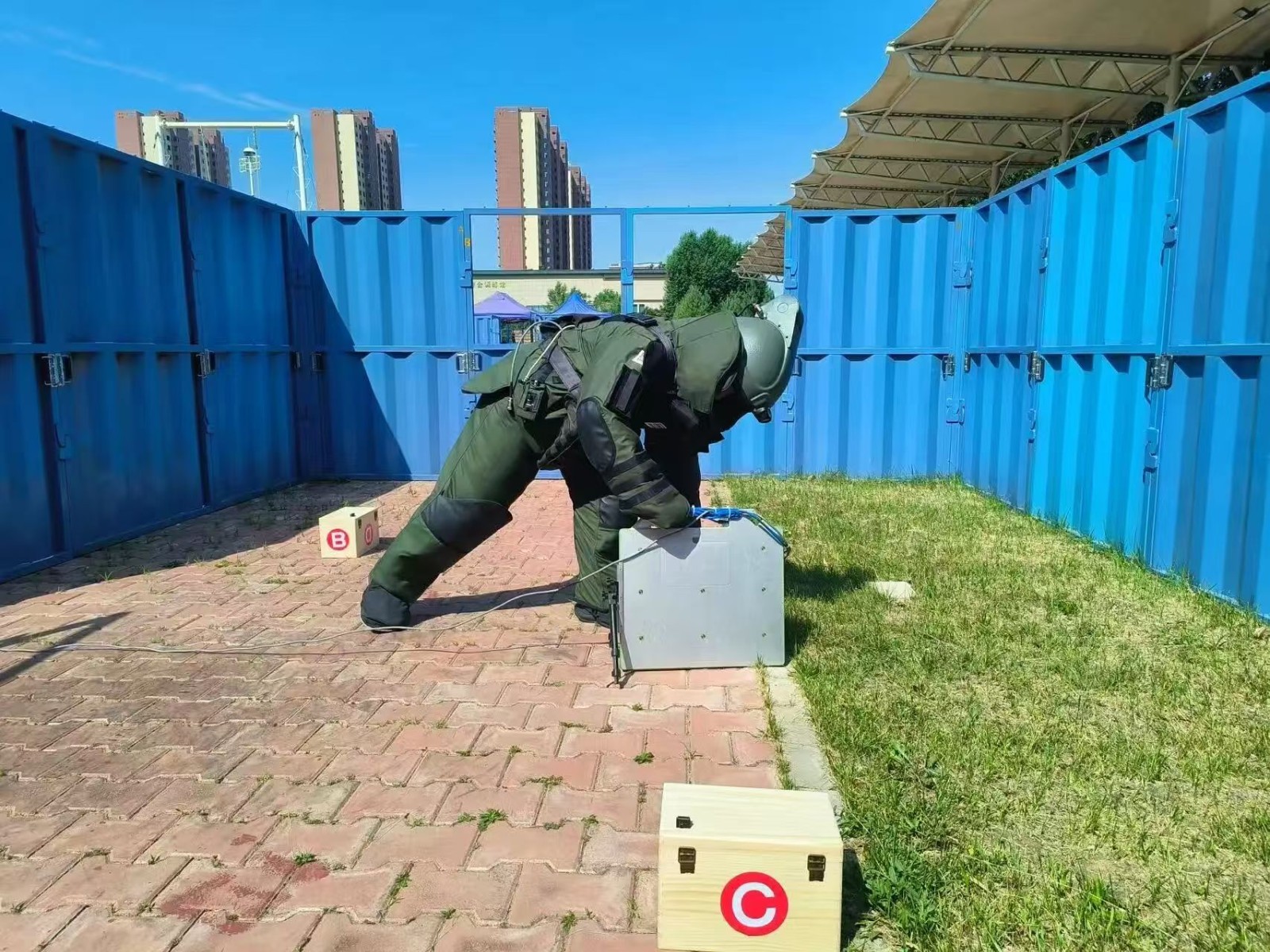 对爆炸物拆除进行训练