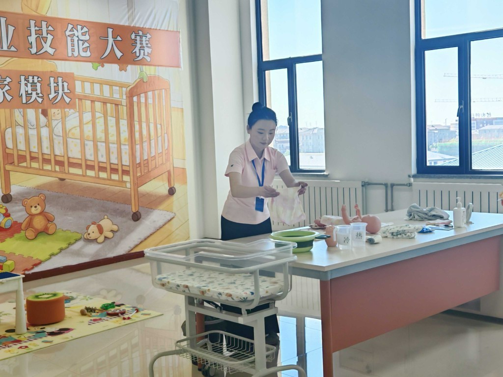 （配图）竞技比拼砺匠心