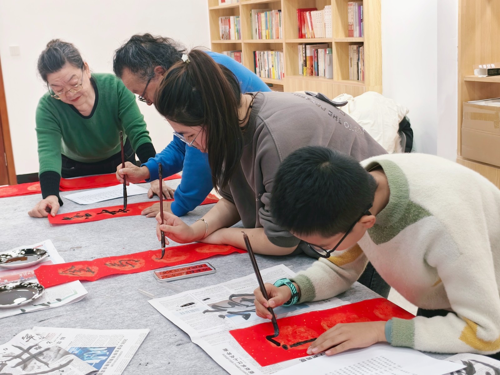 青春护航寒假暖东河区大学生兼职团(工)委副书记点亮社区成长加油站