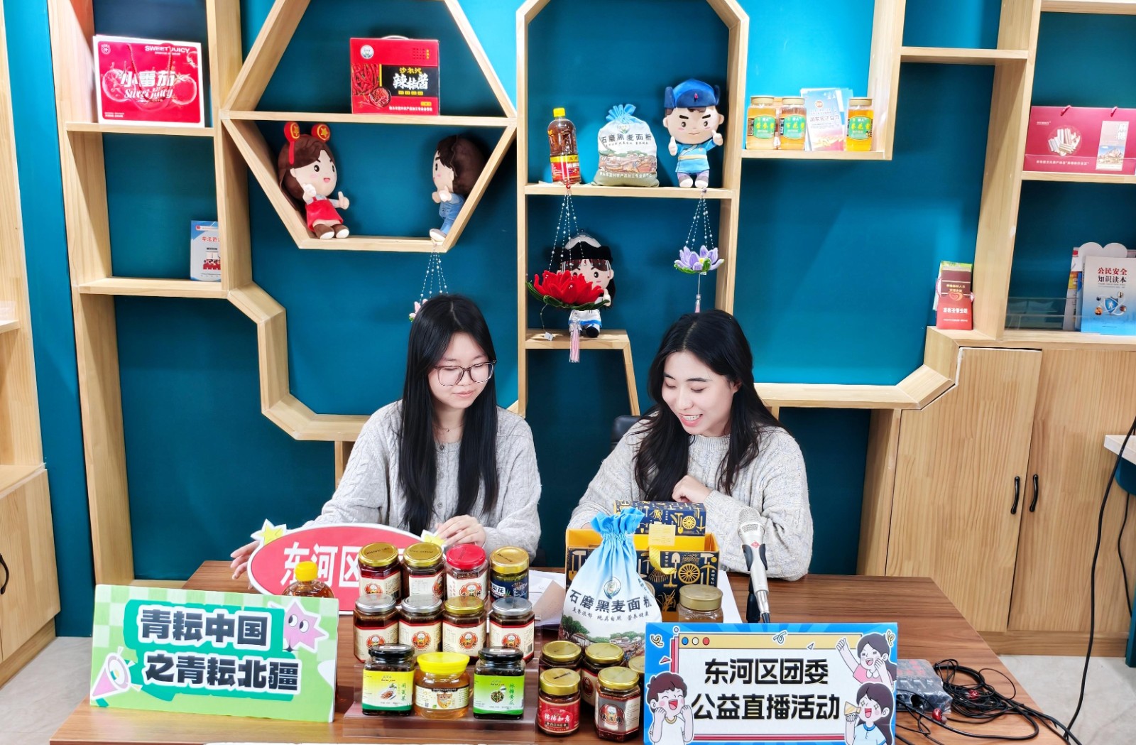 东河区青年用直播点亮乡村振兴新图景