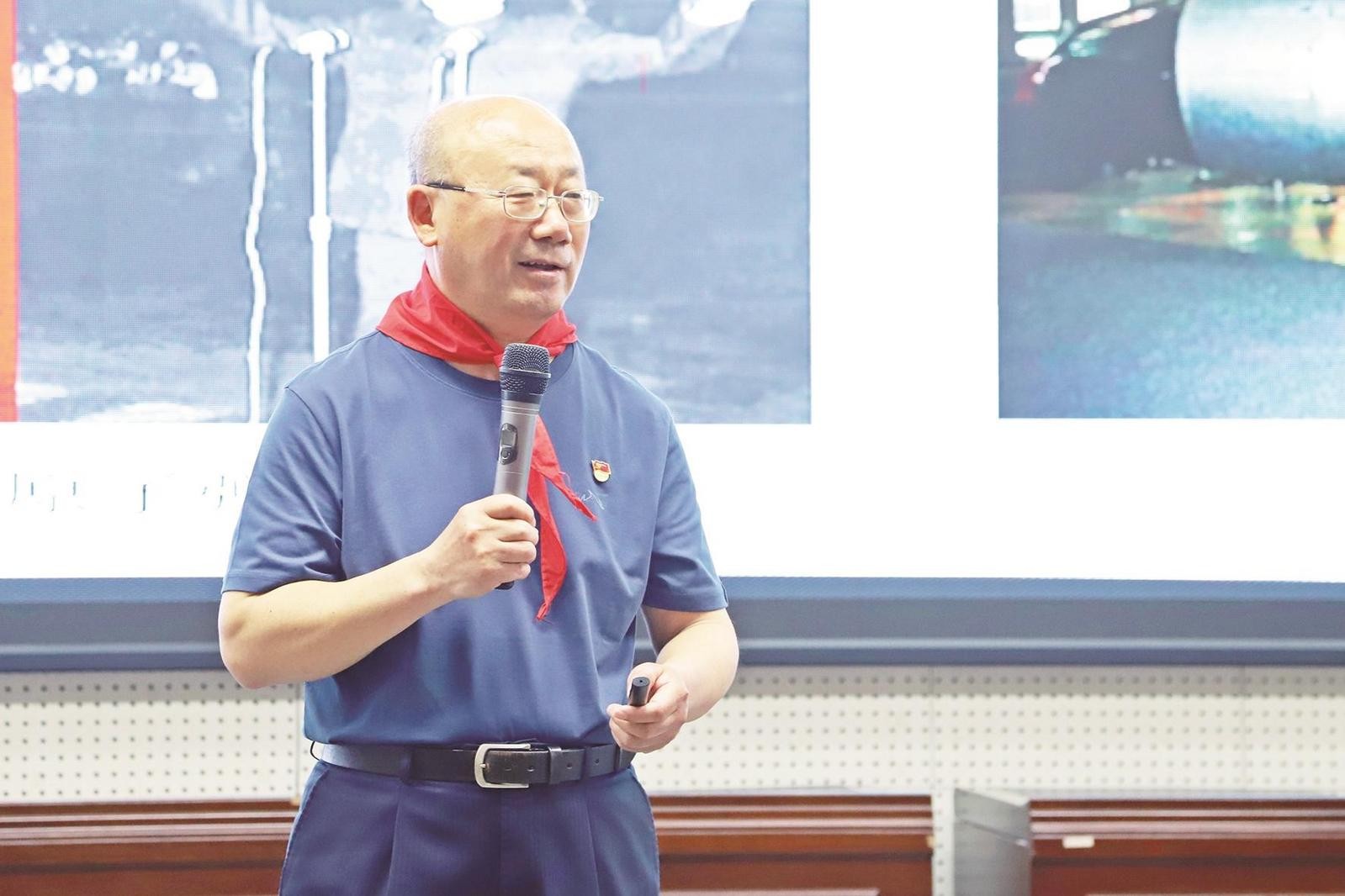 王文华开展科普讲座