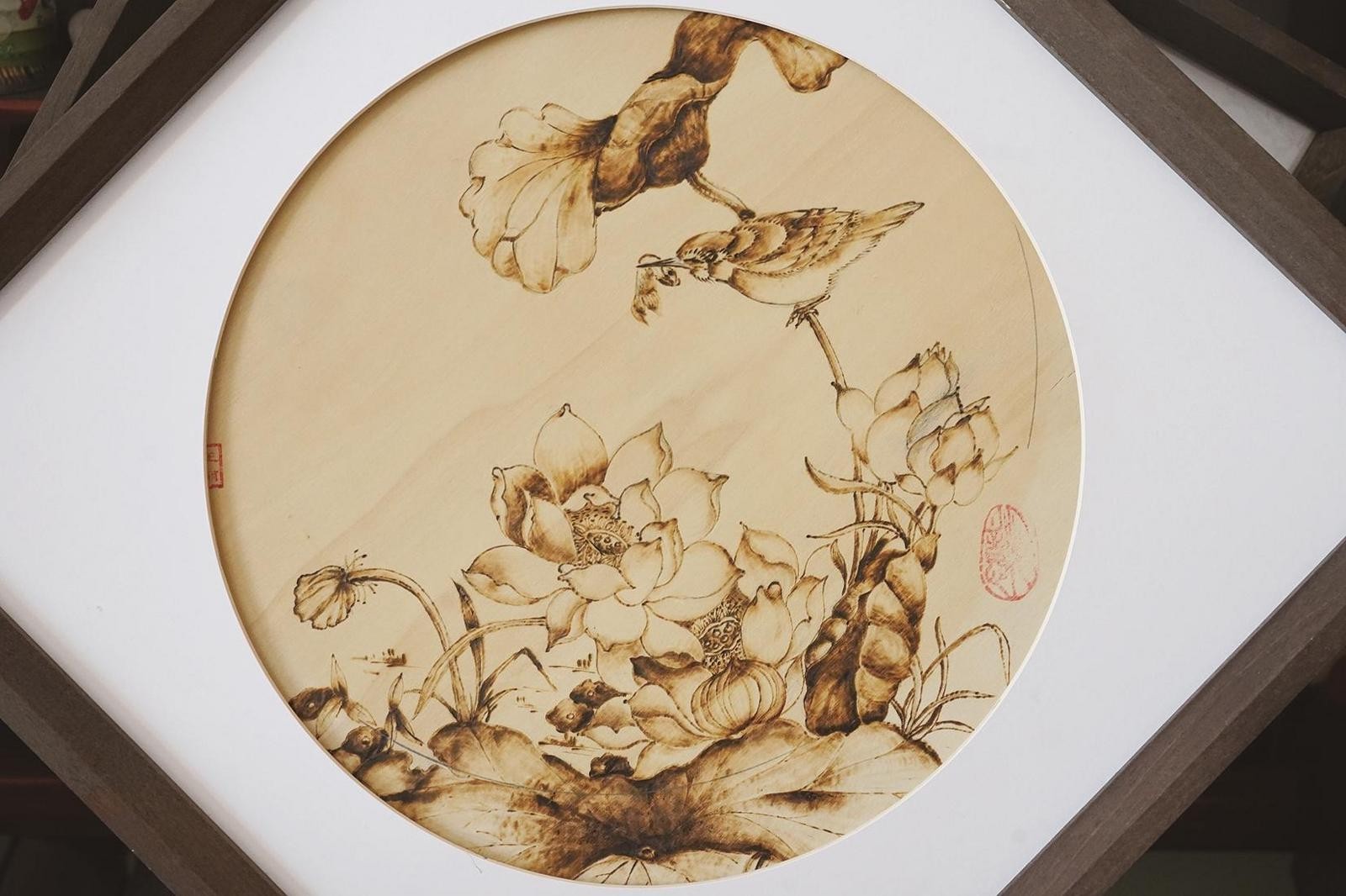 作品《荷风衔翠》