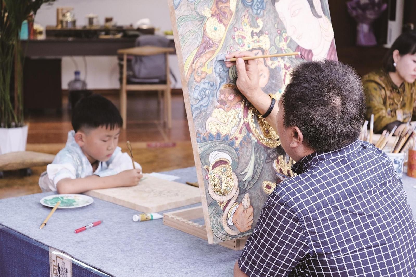 学员临摹法海寺壁画。