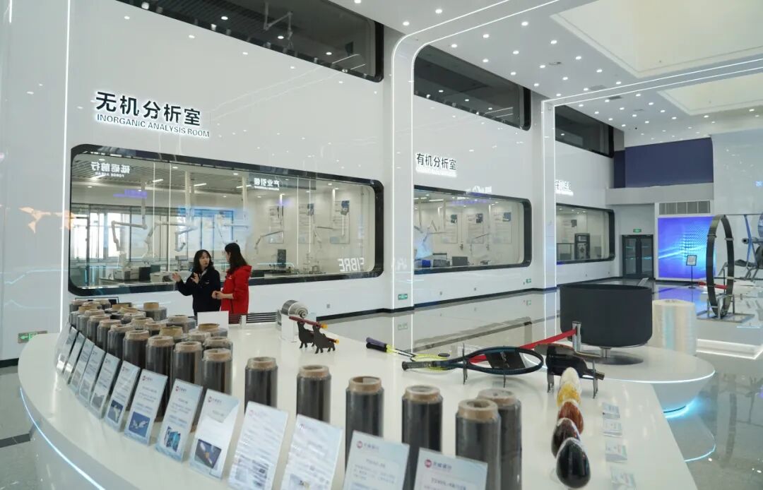 内蒙古光威碳纤有限公司展厅碳纤维产品 (3).JPG
