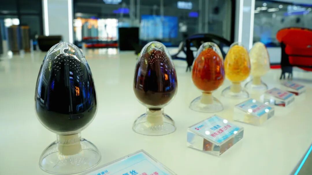内蒙古光威碳纤有限公司展厅内陈列的碳纤维展品.jpg