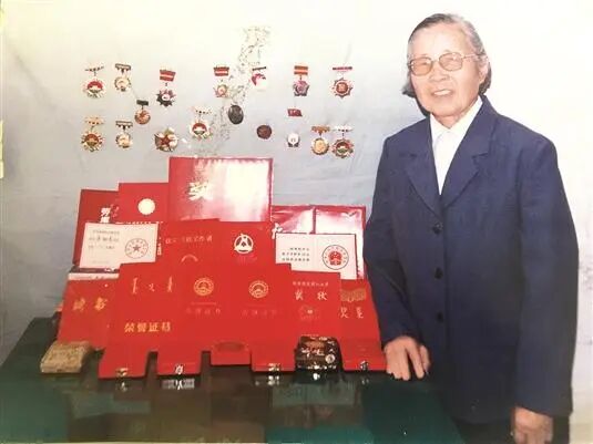 唐嗣孝获得多项荣誉.jpg