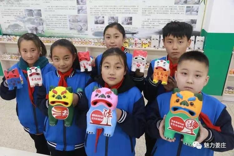 泥塑与普法相结合进校园