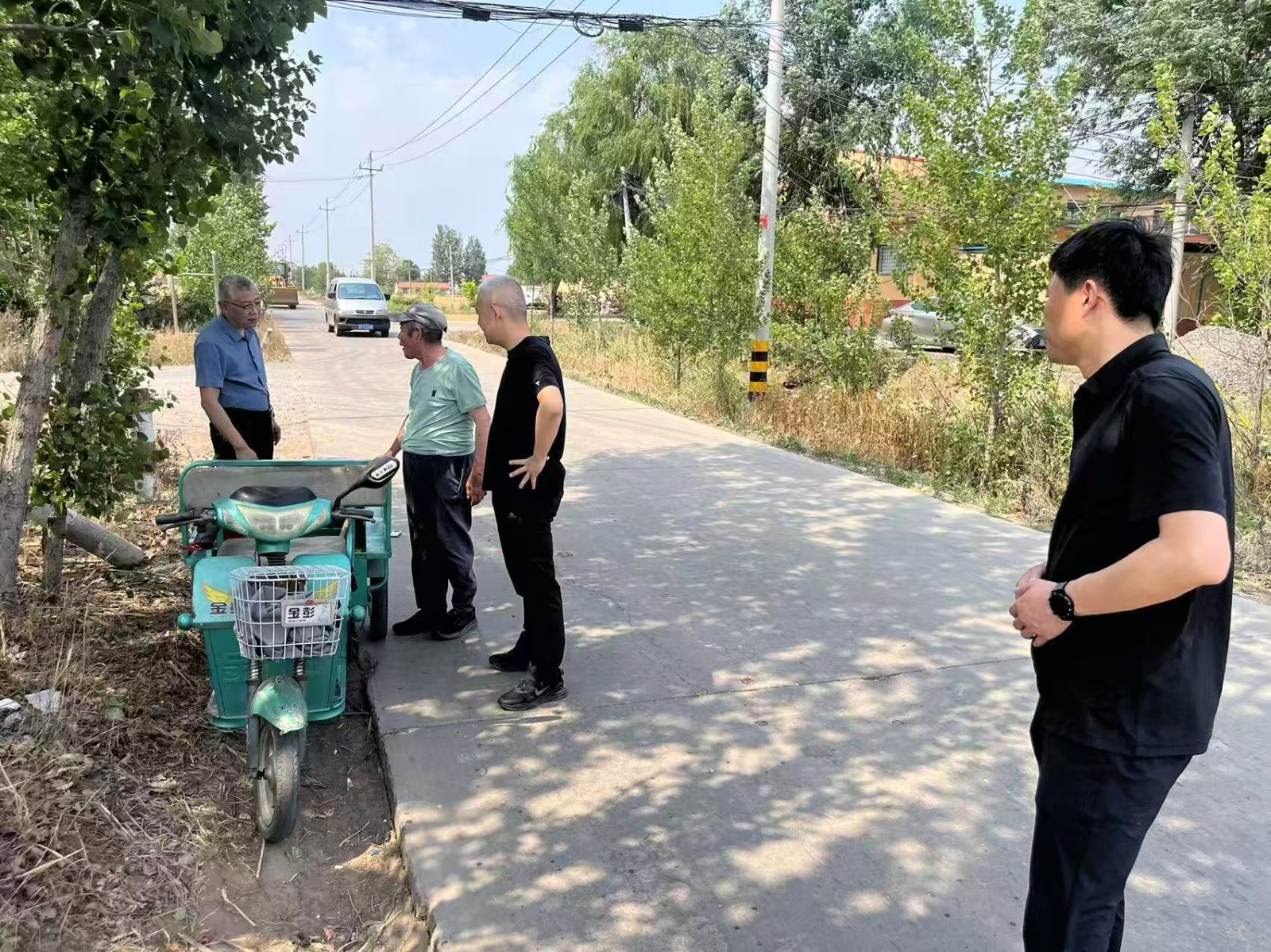 李书记、严主任、杜主任到新城社区秸秆禁烧巡查。
