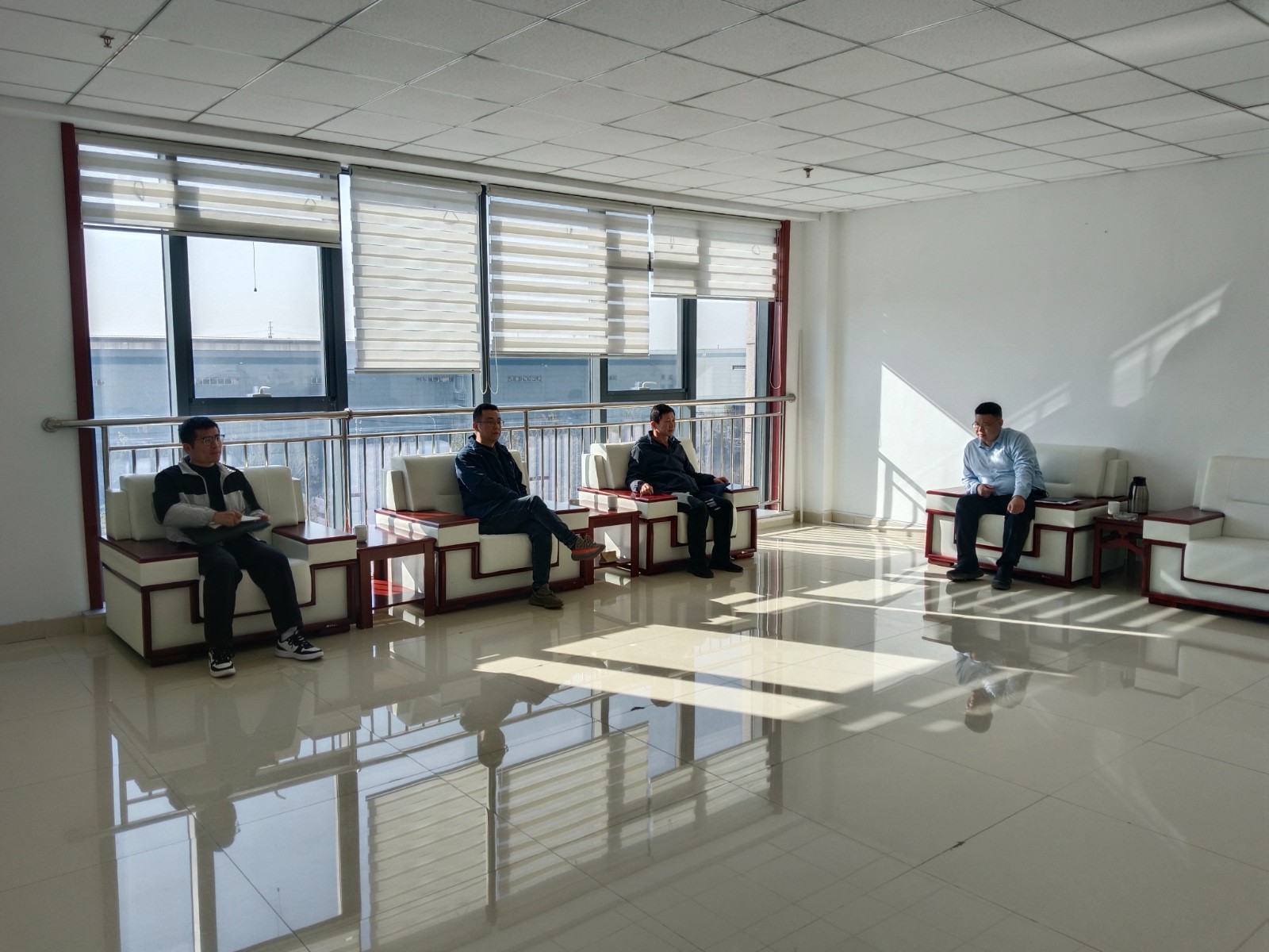 市档案馆陈馆长带队到我区进行档案检查指导工作，杜书记陪同。