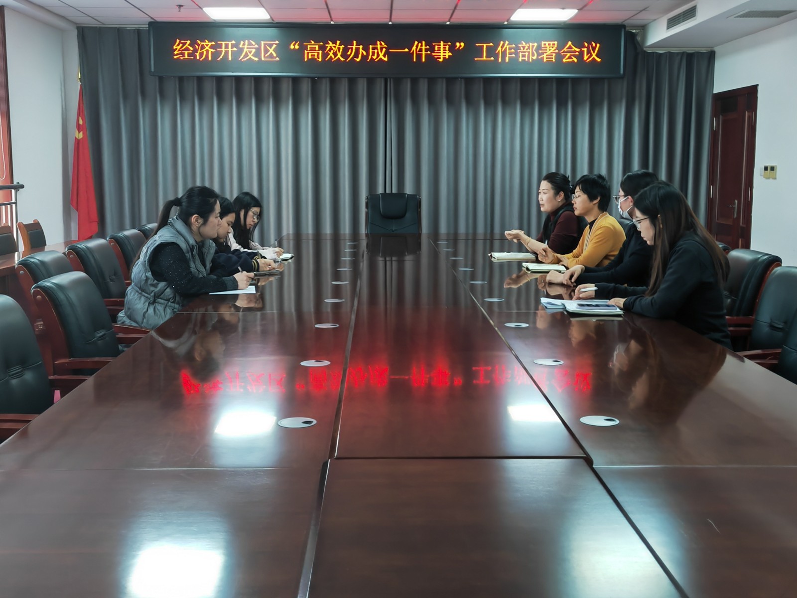 李主任安排“高效办成一件事”迎查工作。