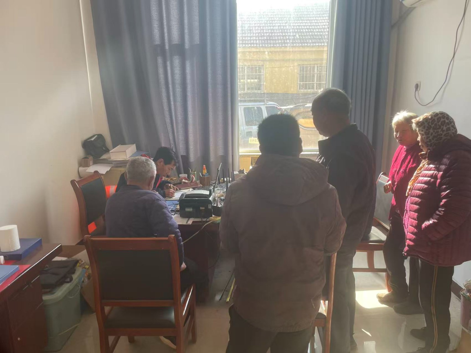 11月27日,代家屯村启动资产资源清查工作,截至目前已收取到期承包费和拖欠卫生费共计15000元。