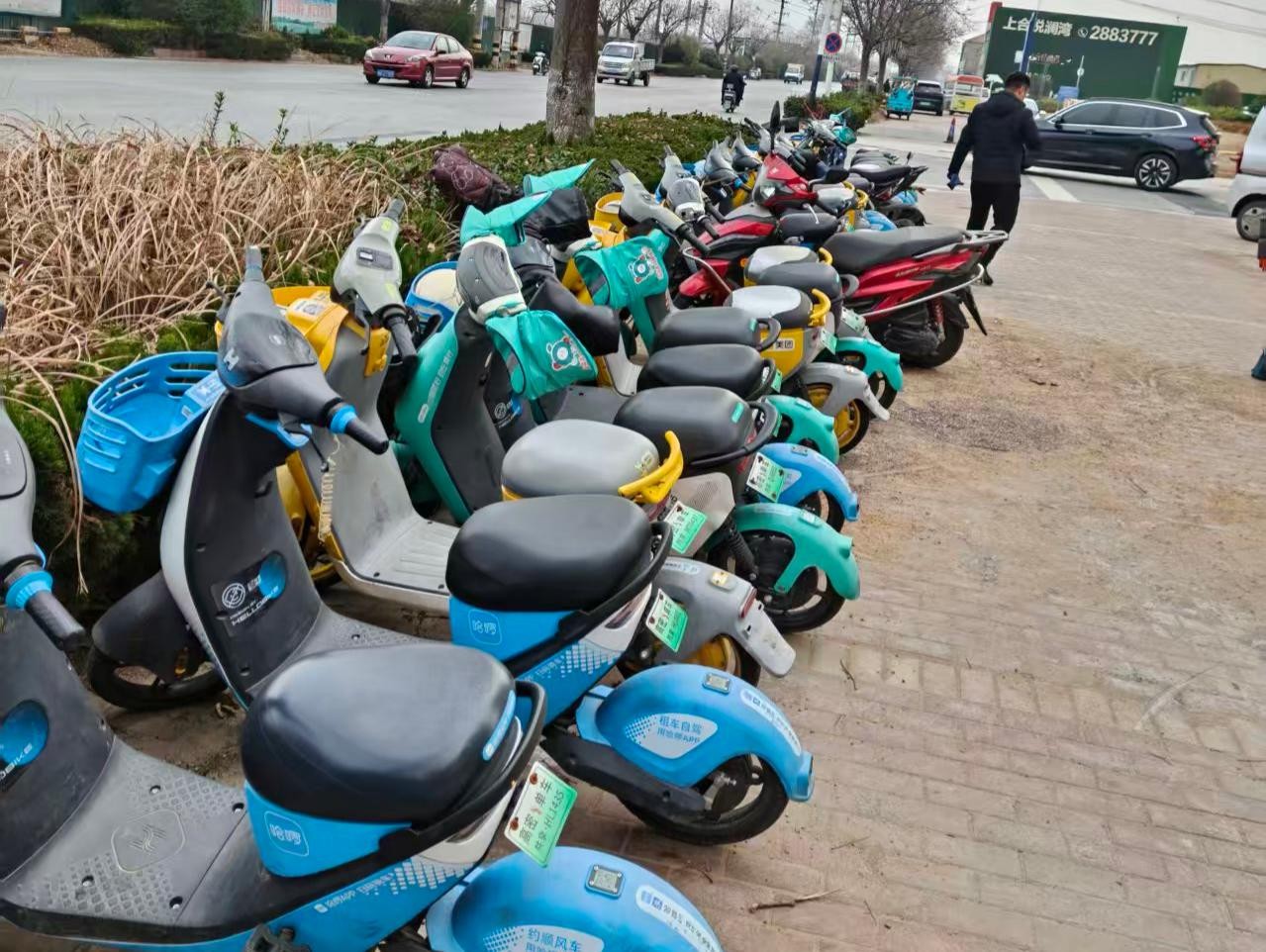 9组单良-电动车停放