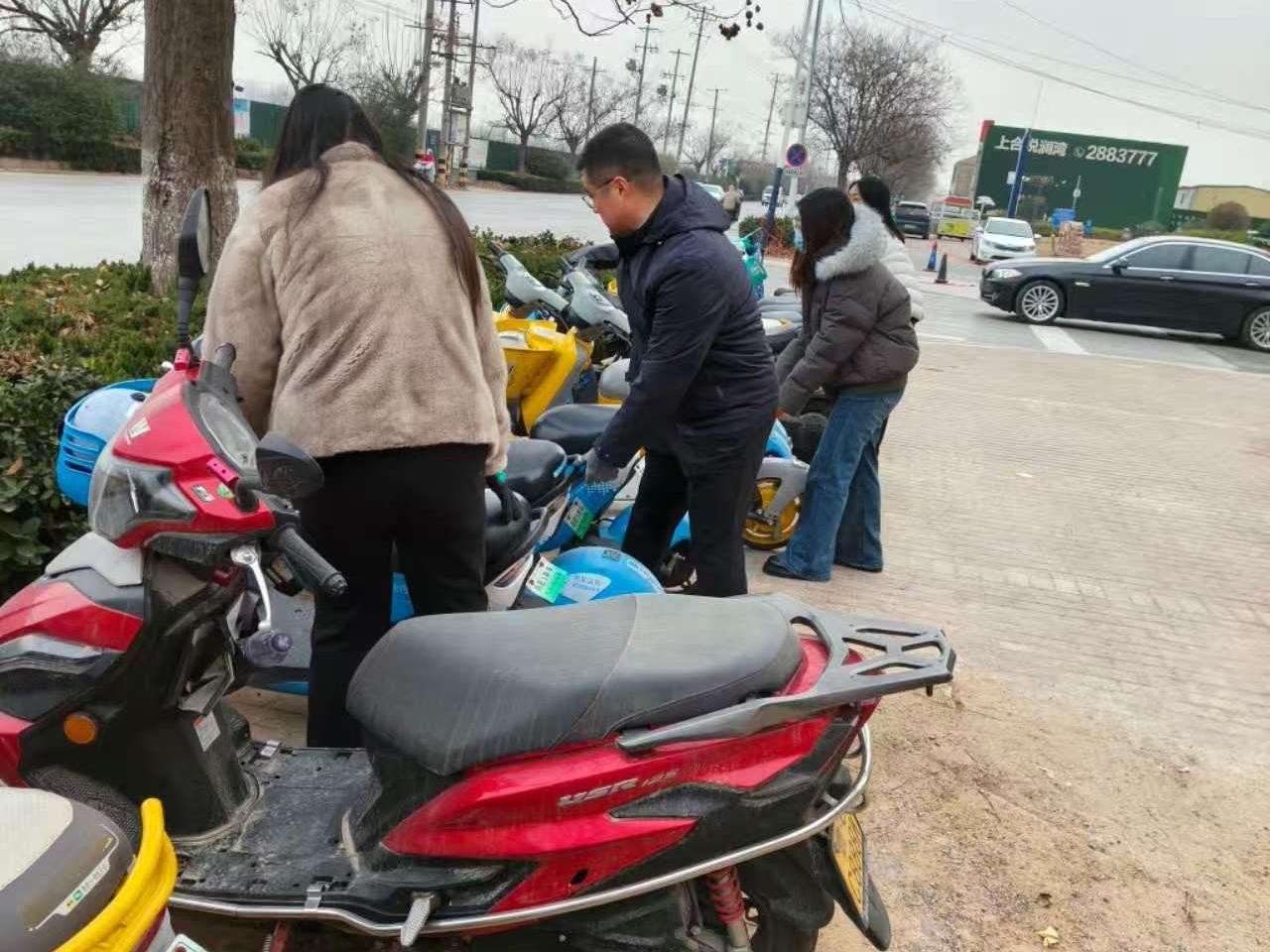 8组单良-电动车停放