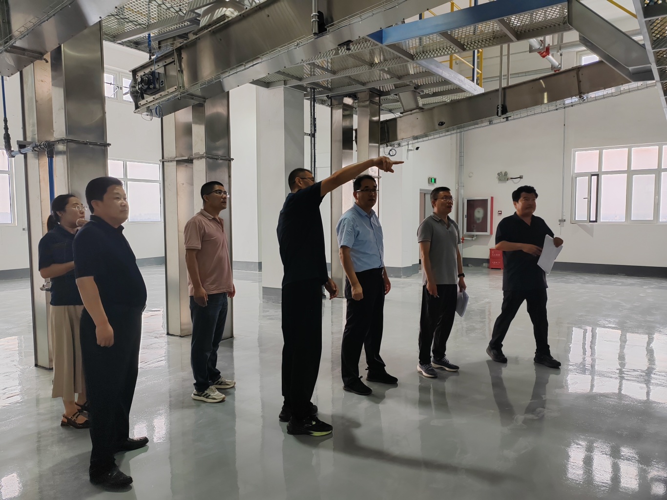 2省畜牧兽医局专家组对夏庄镇康地恩、阚家镇三合和等2家企业开展饲料许可条件审核验收。 (1).jpg